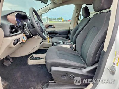 Zdjęcie 7 z 13 samochodu: 2018 CHRYSLER PACIFICA TOURING PLUS VIN:2C4RC1FG9JR279318 - miniatura