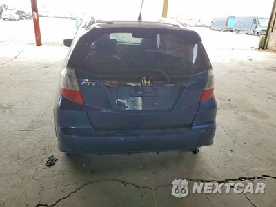 Zdjęcie 6 z 12 samochodu: 2010 HONDA FIT SPORT VIN:JHMGE8H42AS028232 - miniatura