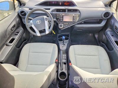 Zdjęcie 8 z 12 samochodu: 2017 TOYOTA PRIUS C ONE VIN:JTDKDTB34H1596452 - miniatura