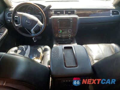 Zdjęcie 8 z 13 samochodu: 2008 GMC YUKON DENALI VIN:1GKFK63888J146116 - miniatura