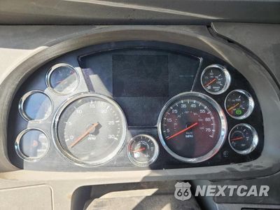 Zdjęcie 9 z 12 samochodu: 2018 KENWORTH T880 DUMP TRUCK VIN:1NKZXKTX1JJ200287 - miniatura