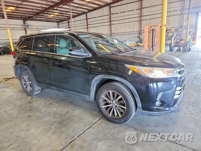 Czwarte zdjęcie samochodu z boku: 2019 TOYOTA HIGHLANDER XLE VIN:5TDKZRFH3KS572857 - miniatura