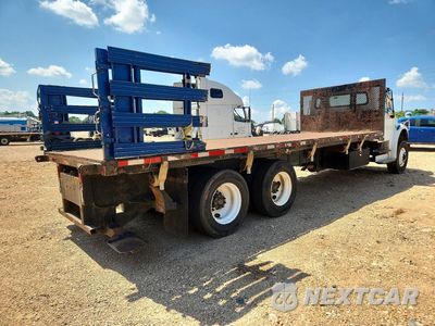 Trzecie zdjęcie samochodu z tyłu: 2016 FREIGHTLINER BUSINESS CLASS M2 FLATBED TRUCK VIN:1FVHCYCY0GHHD1519 - miniatura