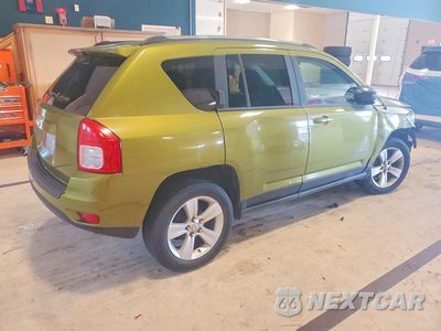 Trzecie zdjęcie samochodu z tyłu: 2012 JEEP COMPASS SPORT VIN:1C4NJDBB6CD555590 - miniatura