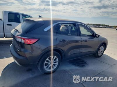 Trzecie zdjęcie samochodu z tyłu: 2020 FORD ESCAPE SE VIN:1FMCU0G66LUA32018 - miniatura