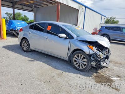 Czwarte zdjęcie samochodu z boku: 2016 KIA FORTE LX VIN:KNAFX4A64G5479131 - miniatura