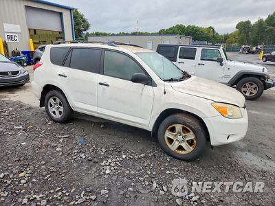 Czwarte zdjęcie samochodu z boku: 2006 TOYOTA RAV4 BASE VIN:JTMBD33V065009539 - miniatura