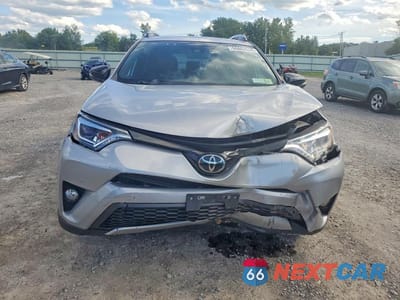 Piąte zdjęcie samochodu w środku: 2017 TOYOTA RAV4 SE VIN:2T3JFREV0HW671963 - miniatura
