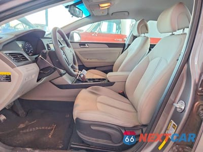 Zdjęcie 7 z 12 samochodu: 2017 HYUNDAI SONATA HYBRID SE VIN:KMHE24L3XHA063427 - miniatura