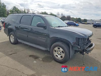 Czwarte zdjęcie samochodu z boku: 2013 CHEVROLET SUBURBAN K1500 LT VIN:1GNSKJE77DR231193 - miniatura