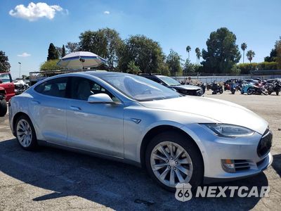 Czwarte zdjęcie samochodu z boku: 2016 TESLA MODEL S VIN:5YJSA1E28GF133283 - miniatura