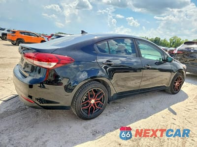 Trzecie zdjęcie samochodu z tyłu: 2017 KIA FORTE LX VIN:3KPFL4A72HE080604 - miniatura