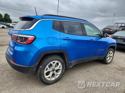 Trzecie zdjęcie samochodu z tyłu: 2025 JEEP COMPASS LATITUDE VIN:3C4NJDBNXST534941 - miniatura