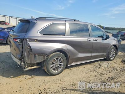 Trzecie zdjęcie samochodu z tyłu: 2021 TOYOTA SIENNA XLE VIN:5TDYRKEC2MS068164 - miniatura
