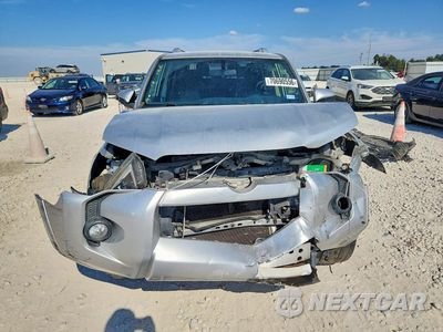 Piąte zdjęcie samochodu w środku: 2018 TOYOTA 4RUNNER SR5 VIN:JTEZU5JRXJ5168024 - miniatura