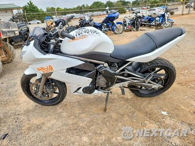 Trzecie zdjęcie samochodu z tyłu: 2009 KAWASAKI EX650 C VIN:JKAEXEC159DA22971 - miniatura