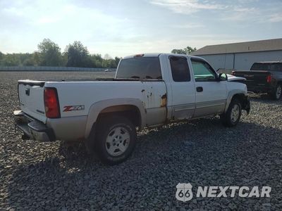 Trzecie zdjęcie samochodu z tyłu: 2004 CHEVROLET SILVERADO K1500 VIN:1GCEK19T54Z208637 - miniatura