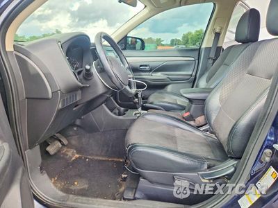 Zdjęcie 7 z 13 samochodu: 2015 MITSUBISHI OUTLANDER SE VIN:JA4AD3A35FZ013330 - miniatura