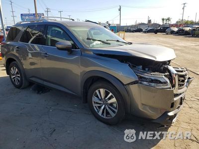 Czwarte zdjęcie samochodu z boku: 2022 NISSAN PATHFINDER SL VIN:5N1DR3CA1NC207124 - miniatura