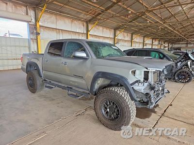 Czwarte zdjęcie samochodu z boku: 2018 TOYOTA TACOMA TRD SPORT VIN:3TMAZ5CN6JM062404 - miniatura
