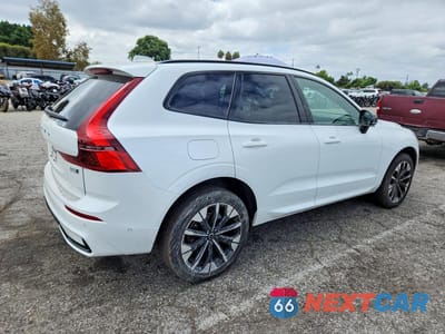 Trzecie zdjęcie samochodu z tyłu: 2026 VOLVO XC60 PLUS VIN:YV4M12RC4T1297163 - miniatura