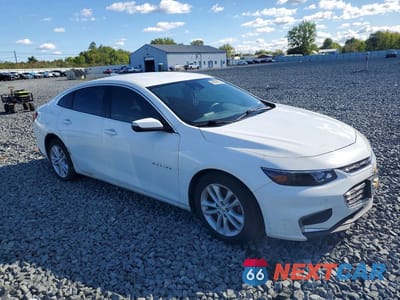 Czwarte zdjęcie samochodu z boku: 2018 CHEVROLET MALIBU LT VIN:1G1ZD5ST8JF199385 - miniatura