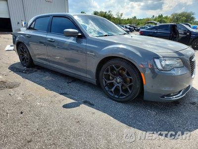 Czwarte zdjęcie samochodu z boku: 2019 CHRYSLER 300 S VIN:2C3CCABG6KH679019 - miniatura