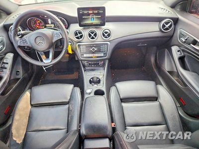 Zdjęcie 8 z 12 samochodu: 2018 MERCEDES-BENZ CLA 250 VIN:WDDSJ4EB4JN580824 - miniatura
