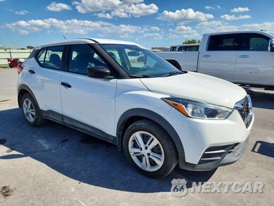 Czwarte zdjęcie samochodu z boku: 2020 NISSAN KICKS S VIN:3N1CP5BV9LL496957 - miniatura