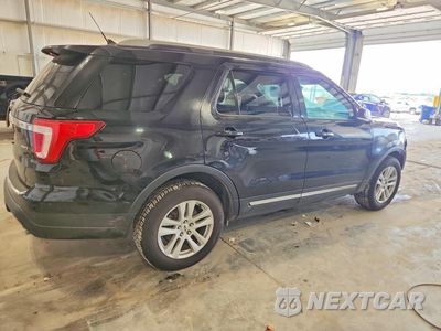 Trzecie zdjęcie samochodu z tyłu: 2018 FORD EXPLORER XLT VIN:1FM5K8D89JGA92227 - miniatura