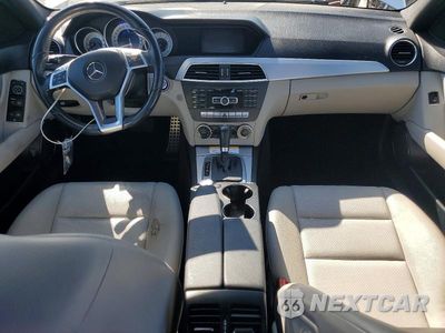 Zdjęcie 8 z 12 samochodu: 2014 MERCEDES-BENZ C 250 VIN:WDDGF4HB4EG238707 - miniatura