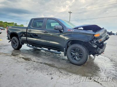 Czwarte zdjęcie samochodu z boku: 2019 CHEVROLET SILVERADO K1500 TRAIL BOSS CUSTOM VIN:1GCPYCEF4KZ282244 - miniatura