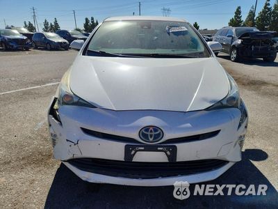 Piąte zdjęcie samochodu w środku: 2017 TOYOTA PRIUS THREE TOURING VIN:JTDKARFU2H3049022 - miniatura
