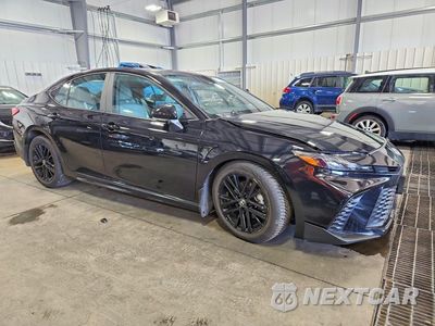 Czwarte zdjęcie samochodu z boku: 2025 TOYOTA CAMRY SE VIN:4T1DBADK9SU527085 - miniatura