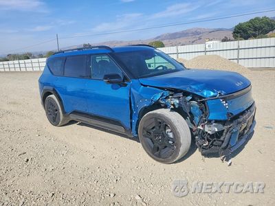 Czwarte zdjęcie samochodu z boku: 2024 KIA EV9 GT LINE VIN:KNDAEFS56R6021107 - miniatura