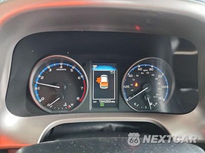 Zdjęcie 9 z 13 samochodu: 2017 TOYOTA RAV4 LE VIN:JTMZFREV2HJ703118 - miniatura