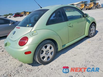 Trzecie zdjęcie samochodu z tyłu: 2002 VOLKSWAGEN NEW BEETLE GLX VIN:3VWDD21C52M403477 - miniatura