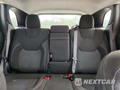 Zdjęcie 10 z 14 samochodu: 2019 JEEP CHEROKEE LATITUDE VIN:1C4PJLCB1KD222472 - miniatura