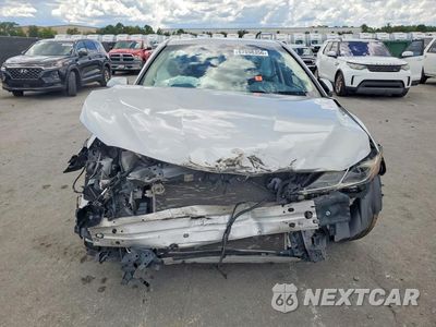 Piąte zdjęcie samochodu w środku: 2018 TOYOTA CAMRY LE VIN:4T1B11HK4JU521052 - miniatura