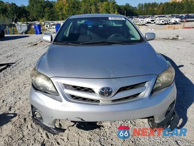 Piąte zdjęcie samochodu w środku: 2012 TOYOTA COROLLA S VIN:2T1BU4EE8CC871280 - miniatura