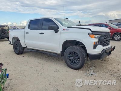 Czwarte zdjęcie samochodu z boku: 2026 CHEVROLET SILVERADO K1500 TRAIL BOSS CUSTOM VIN:3GCUKCED1TG269472 - miniatura