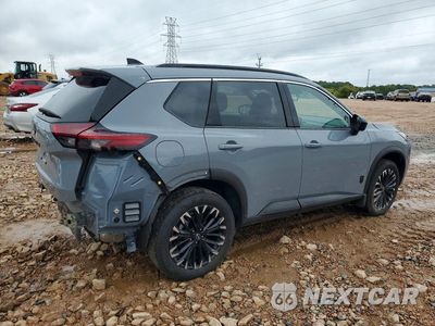Trzecie zdjęcie samochodu z tyłu: 2026 NISSAN ROGUE DARK ARMOR VIN:5N1BT3BA7TC781637 - miniatura