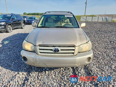 Piąte zdjęcie samochodu w środku: 2004 TOYOTA HIGHLANDER BASE VIN:JTEGD21A840105411 - miniatura