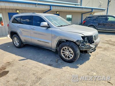 Czwarte zdjęcie samochodu z boku: 2018 JEEP GRAND CHEROKEE LAREDO VIN:1C4RJFAG6JC382148 - miniatura