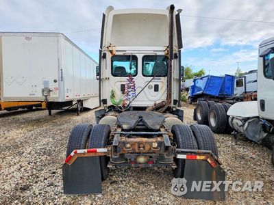 Zdjęcie 6 z 13 samochodu: 2016 FREIGHTLINER CASCADIA 125 SEMI TRUCK VIN:1FUBGEDV2GLHC5767 - miniatura