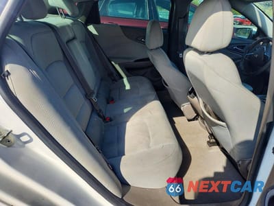 Zdjęcie 10 z 12 samochodu: 2018 CHEVROLET MALIBU LT VIN:1G1ZD5ST8JF199385 - miniatura
