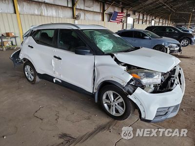Czwarte zdjęcie samochodu z boku: 2019 NISSAN KICKS S VIN:3N1CP5CU2KL482001 - miniatura