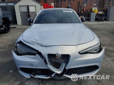 Piąte zdjęcie samochodu w środku: 2021 ALFA ROMEO GIULIA TI VIN:ZARFAMBN6M7647268 - miniatura