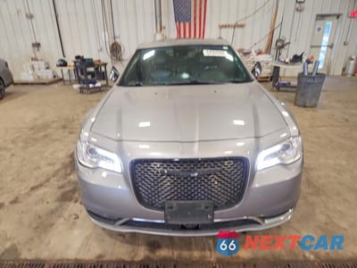 Piąte zdjęcie samochodu w środku: 2017 CHRYSLER 300C VIN:2C3CCAKG5HH586937 - miniatura