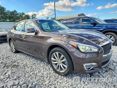 Czwarte zdjęcie samochodu z boku: 2018 INFINITI Q70 3.7 LUXE VIN:JN1BY1AR7JM220981 - miniatura